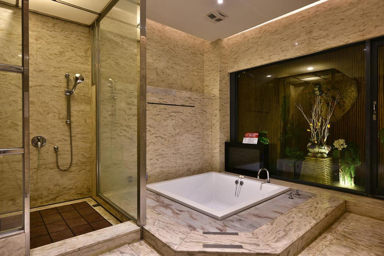Venice Motel Taichung Exterior photo