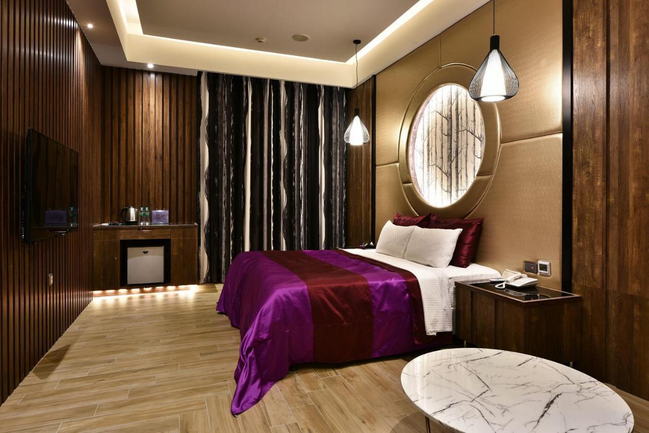 Venice Motel Taichung Exterior photo
