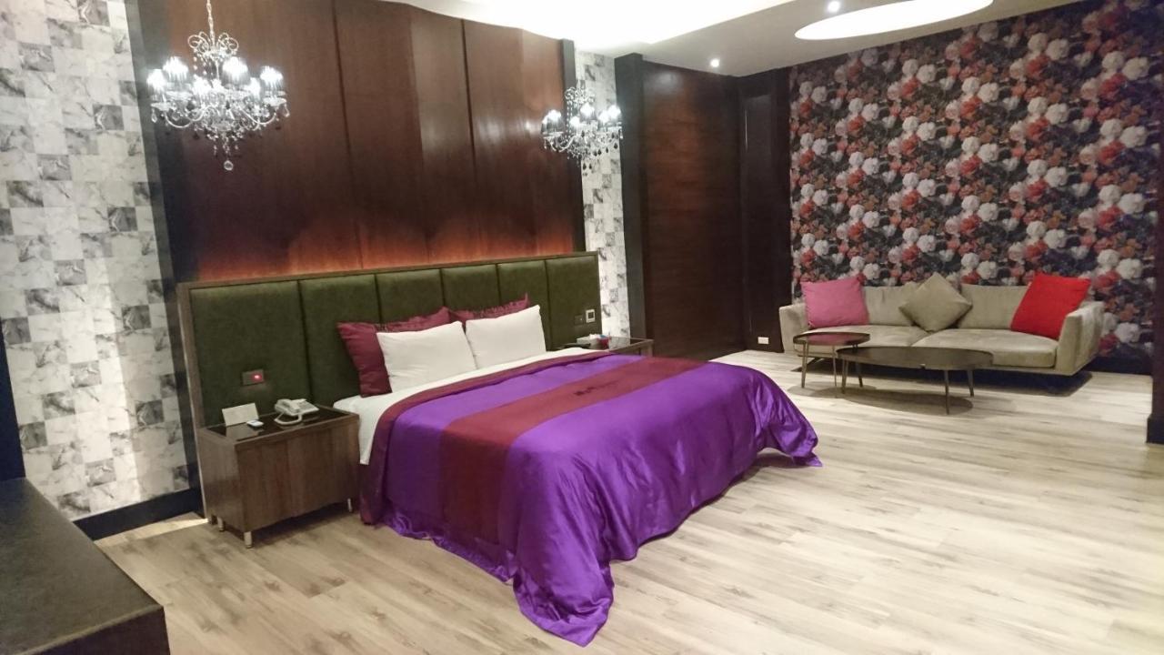 Venice Motel Taichung Exterior photo